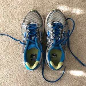 7.5 Brooks GTS 15.